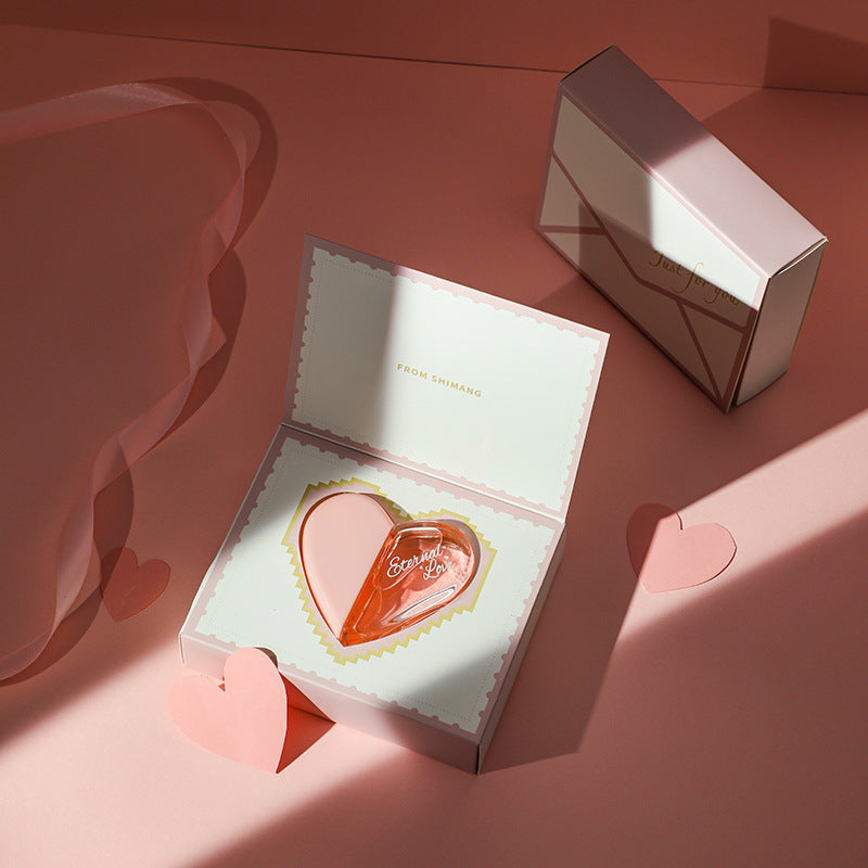 First Love Paris – The Scent of a First Glance